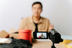 Publicité vidéo en ligne utilisée par des annonceurs pour toucher leur audience
